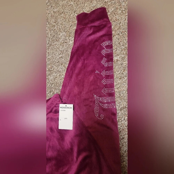 New Juicy couture velour sweat pants - Picture 2 of 5
